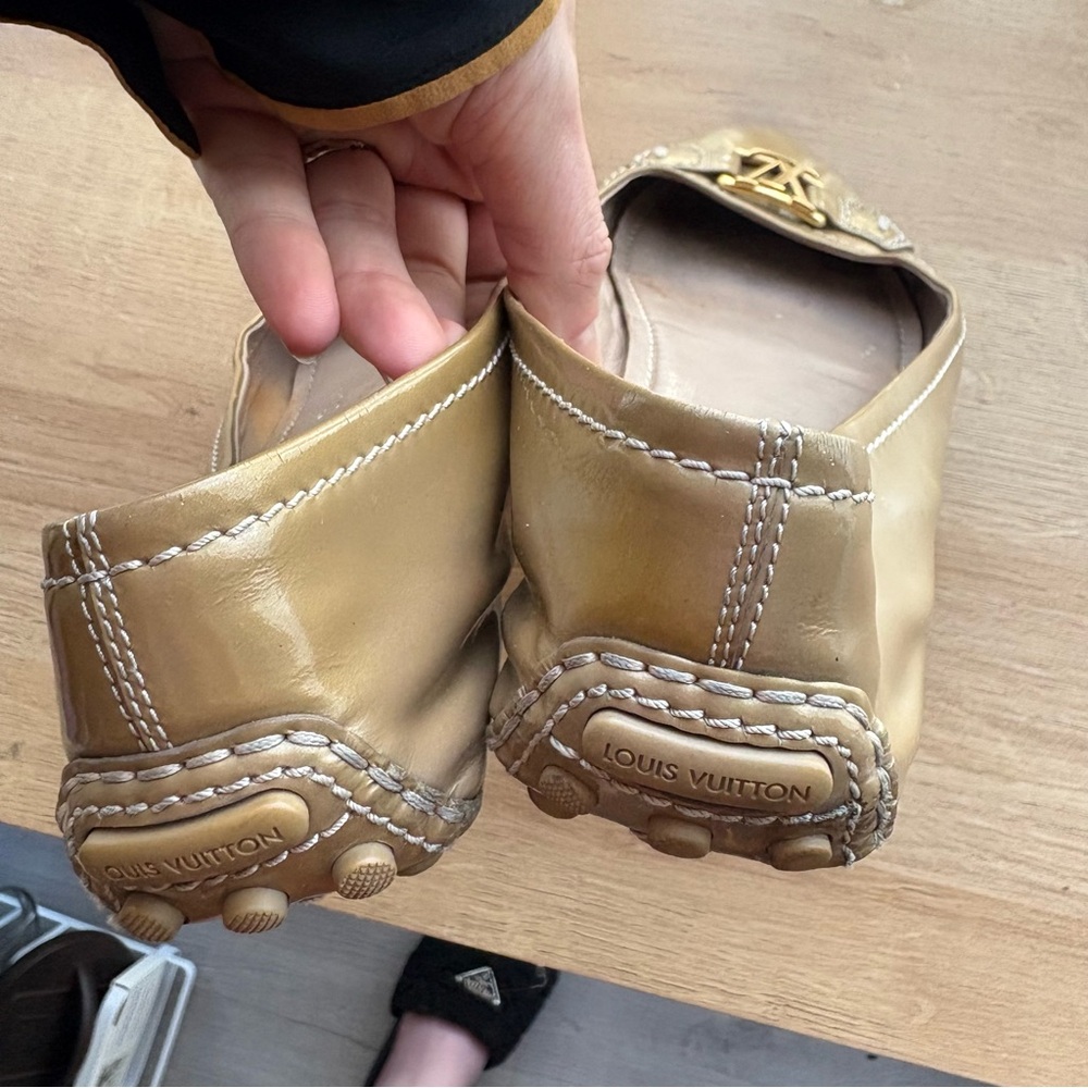 Louis Vuitton Gold Leather Ballet Flats with Signature LV Accent Size 40 - Picture 4 of 11